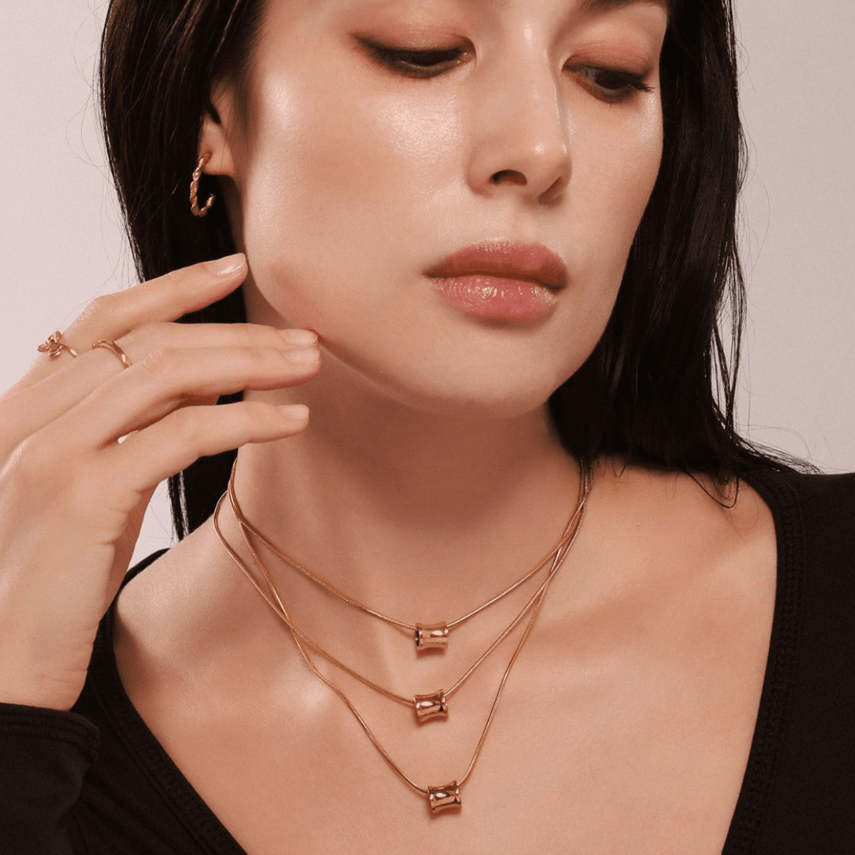 Collar de elegancia minimalista en la cintura