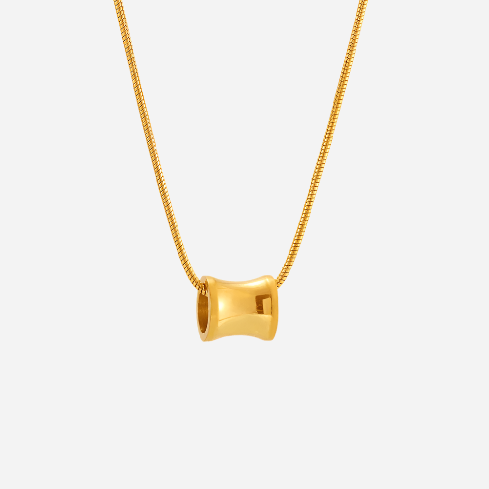 Collar de elegancia minimalista en la cintura