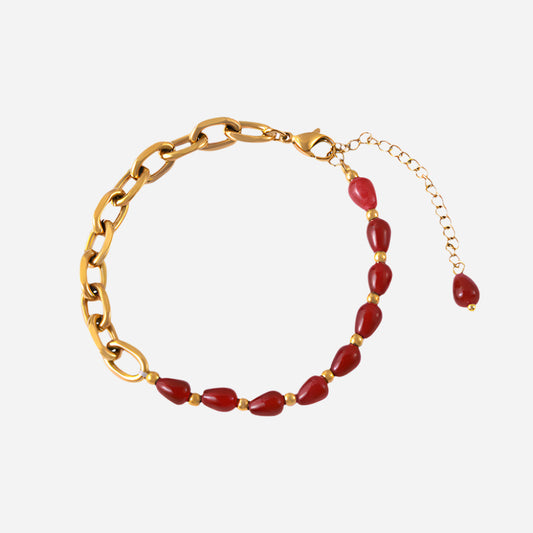 Pulsera de cuentas de ágata roja y granate hecha a mano en color dorado