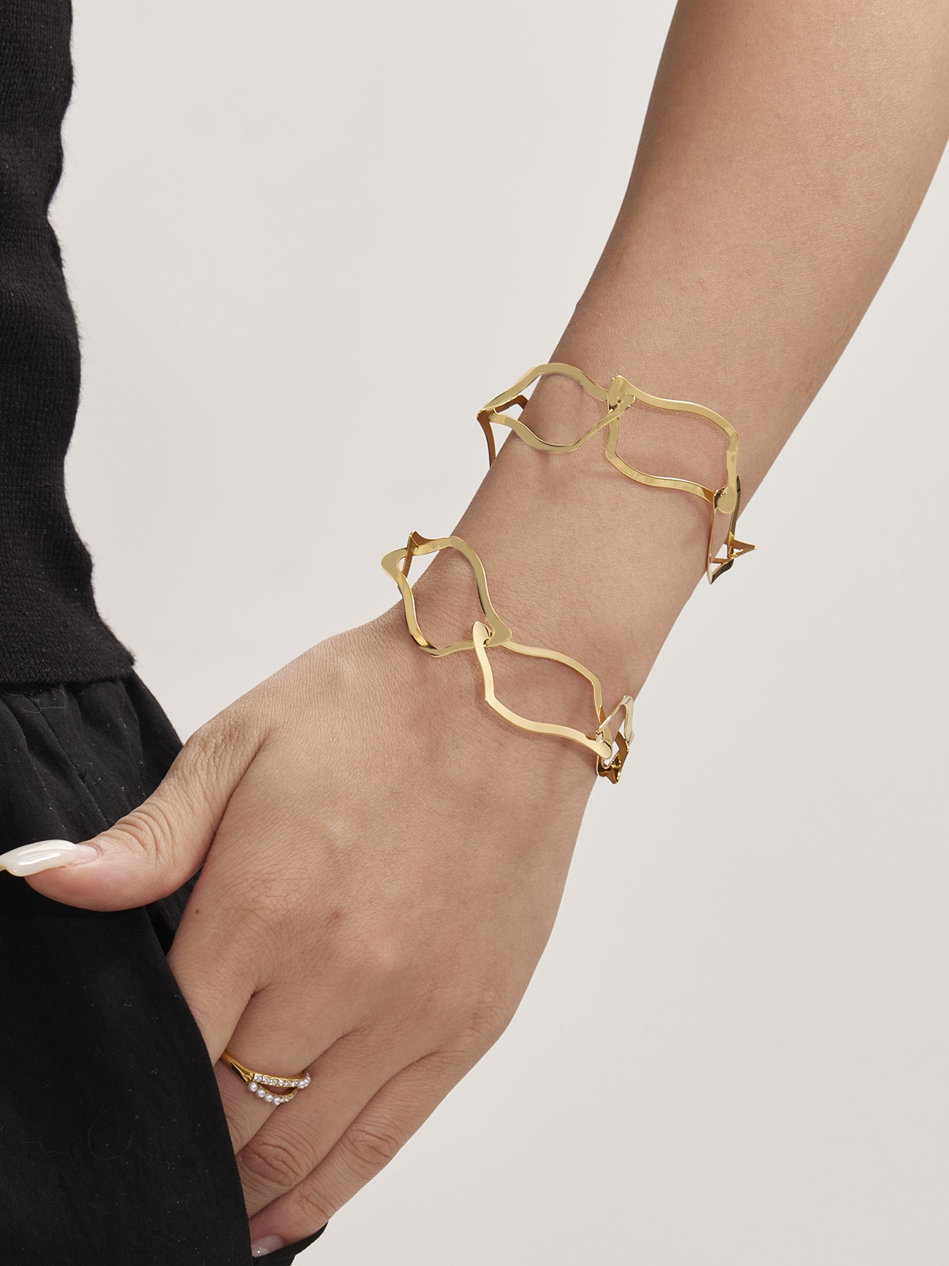 Pulsera de oro de 18 quilates con combinación de cuadriláteros irregulares