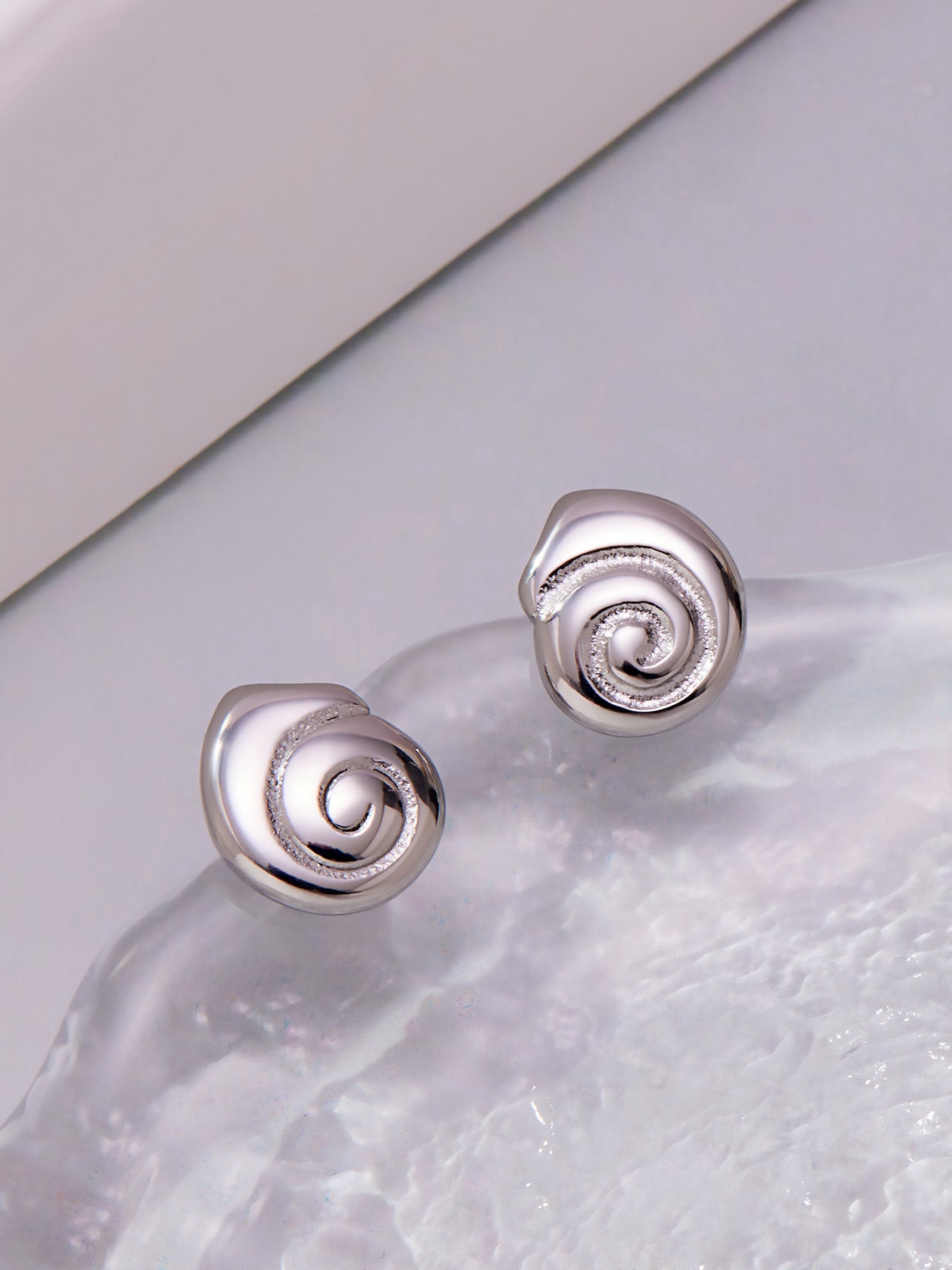 Pendientes de acero inoxidable Be Still