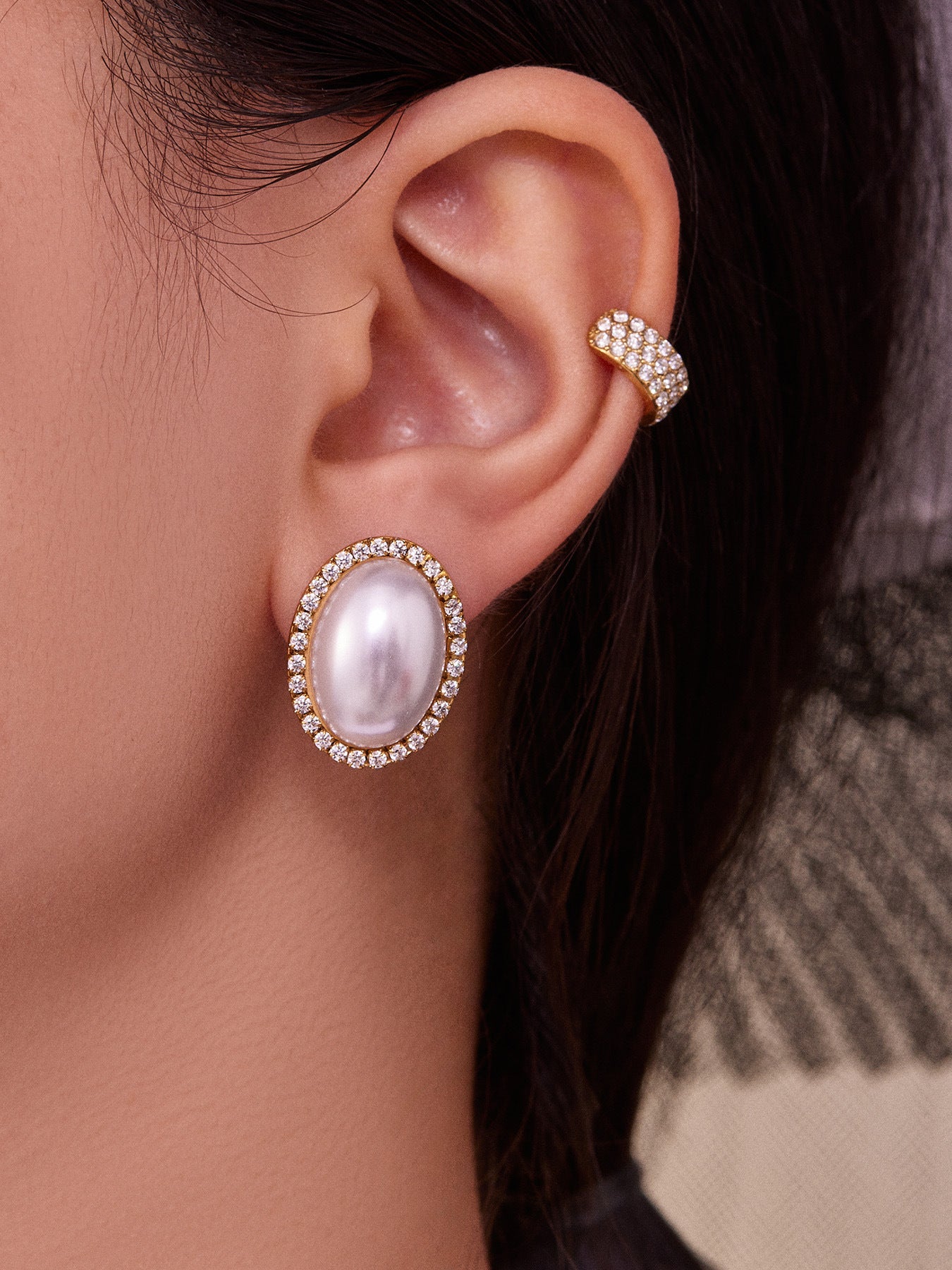 Sparkling Zircon Oval Earrings