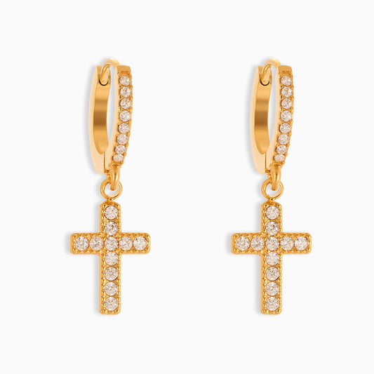 Pendientes clásicos sencillos con micro pavé de circonitas