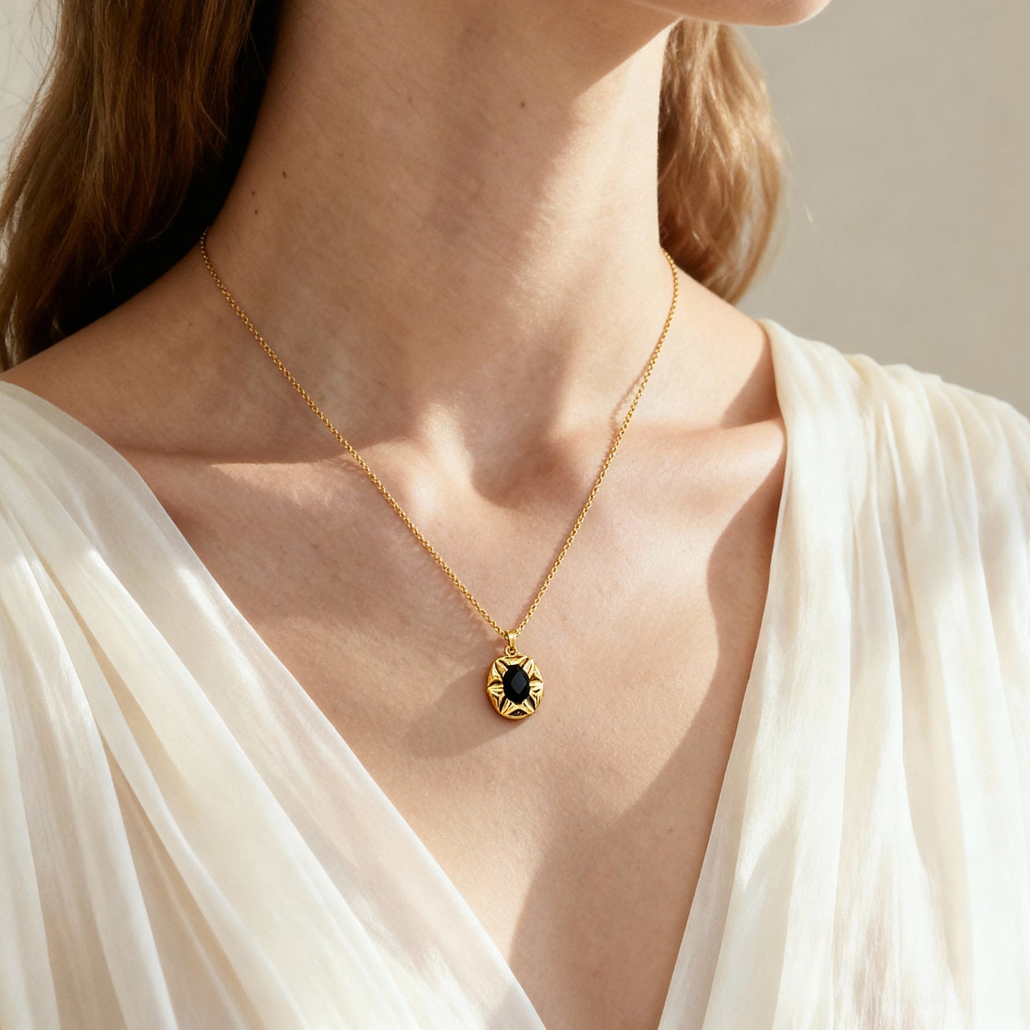 Collar ovalado ultrafino minimalista moderno