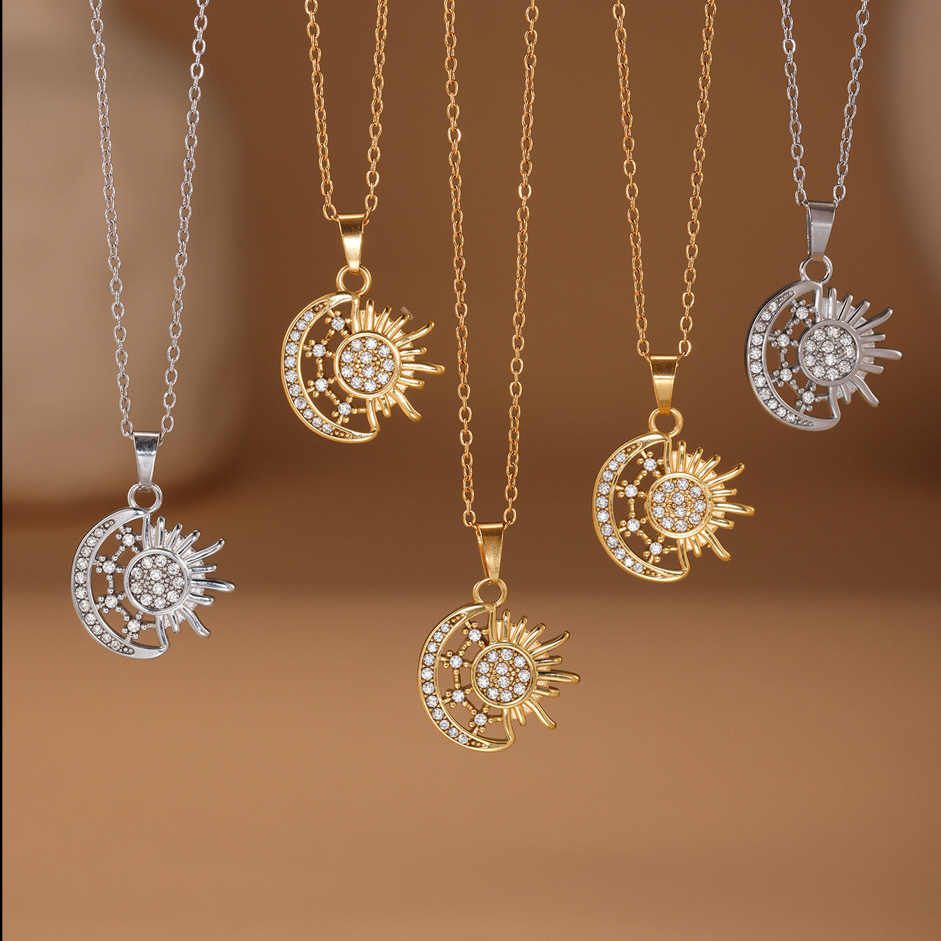 Collares con dije de sol y luna de circonita 5A