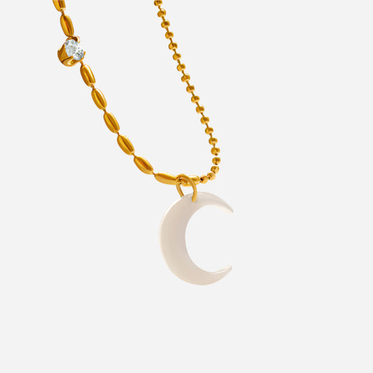 Collar de concha blanca con circonitas Crescent Bay para mujer