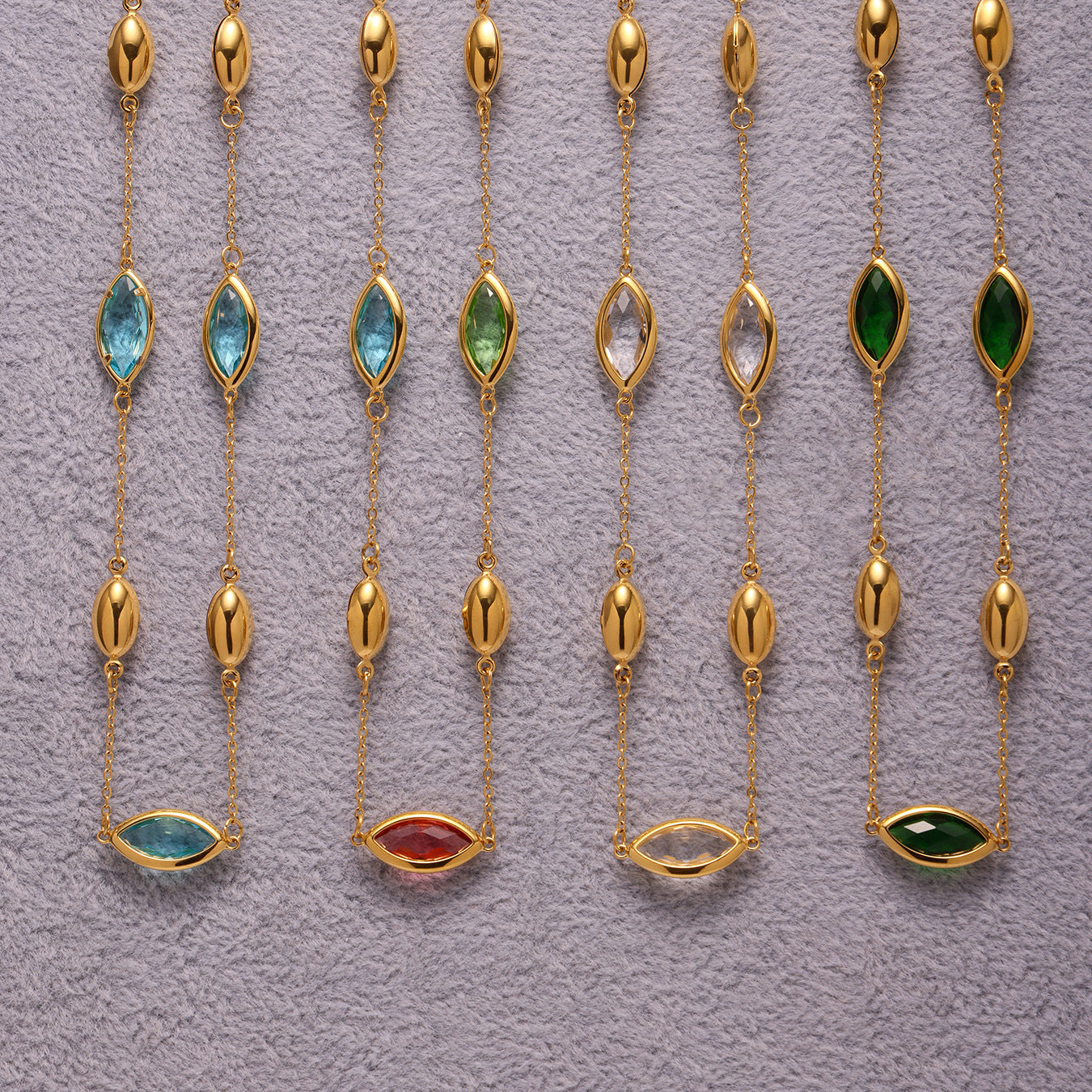 Collar con colgante de cristal dorado | Cuentas ovaladas en cadena de oro resistente al agua