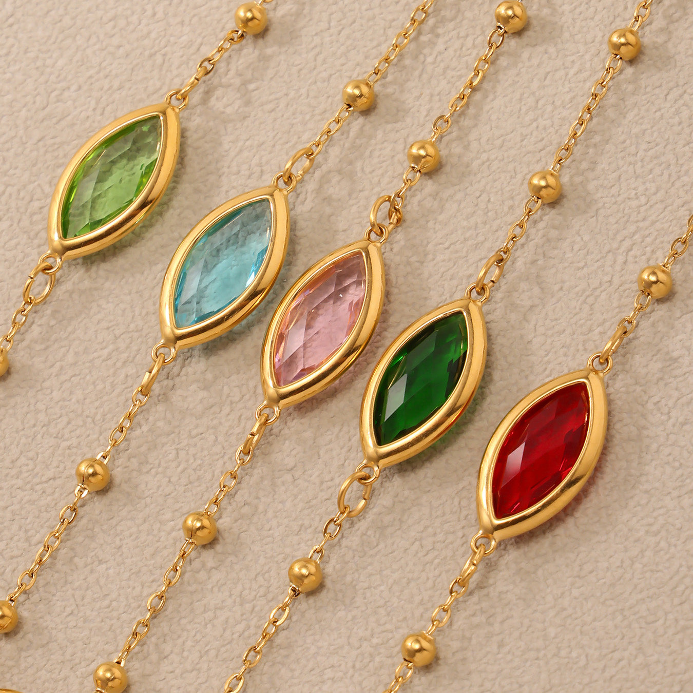 Collar de cristal marino arcoíris | Joyería llamativa multicolor con cuentas doradas