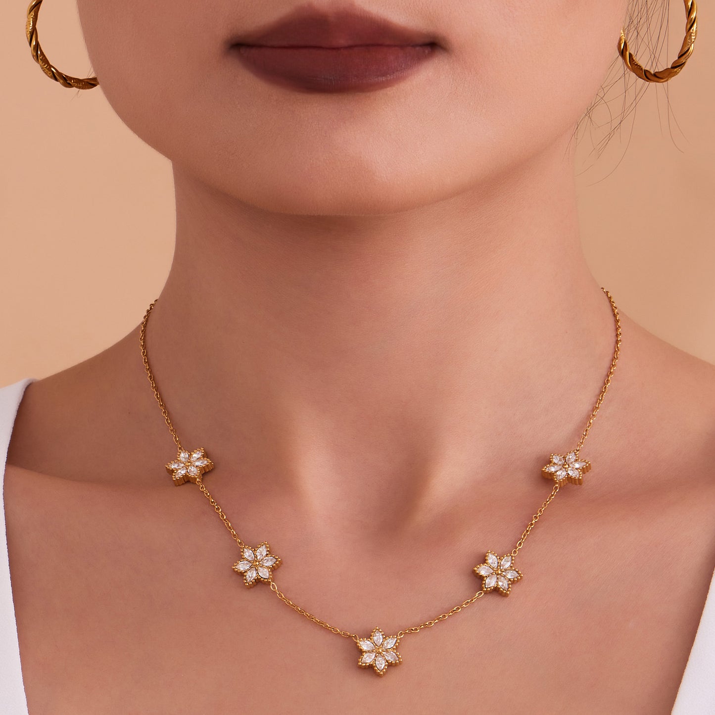Collar de flor de seis hojas con circonita 5A incrustada de Super Fairy