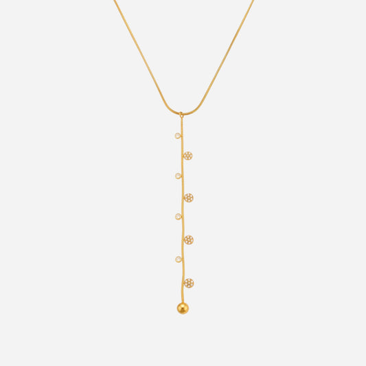 Collar de acero inoxidable con borlas de circonitas y flor de seis hojas