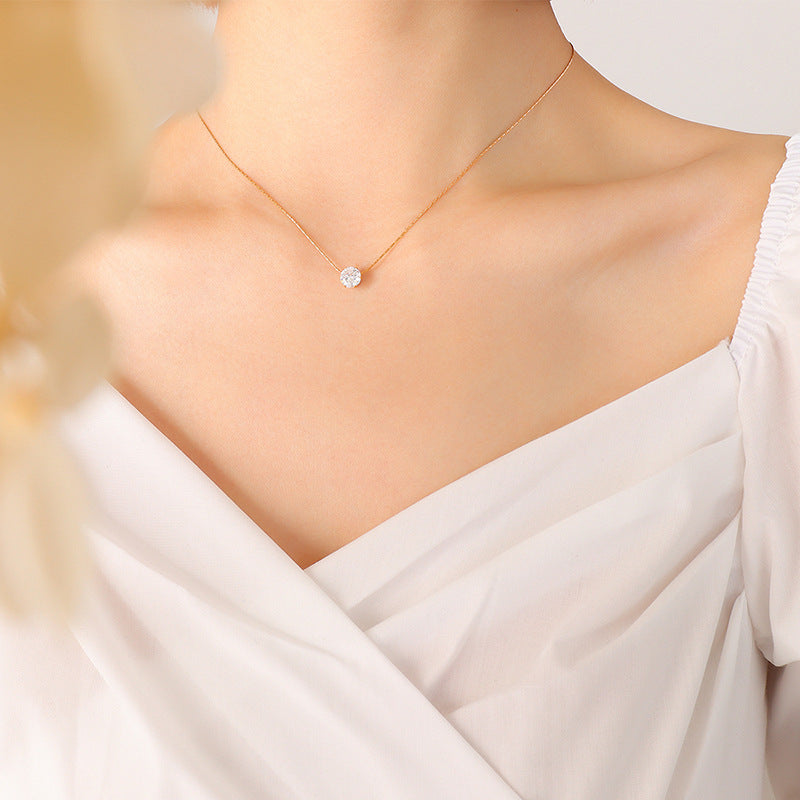 Collar con incrustaciones de circonitas individuales