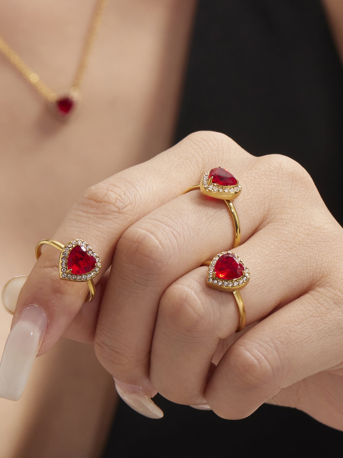 Anillos de corazón rojo estrellado con circonitas de acero inoxidable