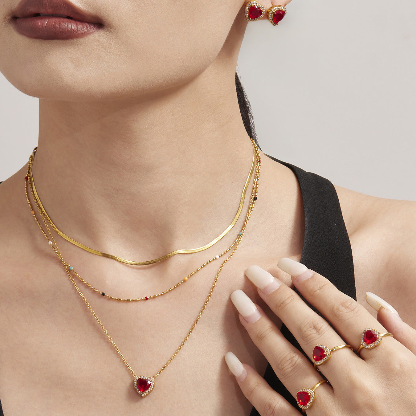 Anillos de corazón rojo estrellado con circonitas de acero inoxidable