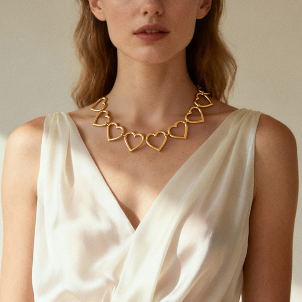 Collar de cadena con forma de corazón | Joyería de cadena con un gran corazón dorado 