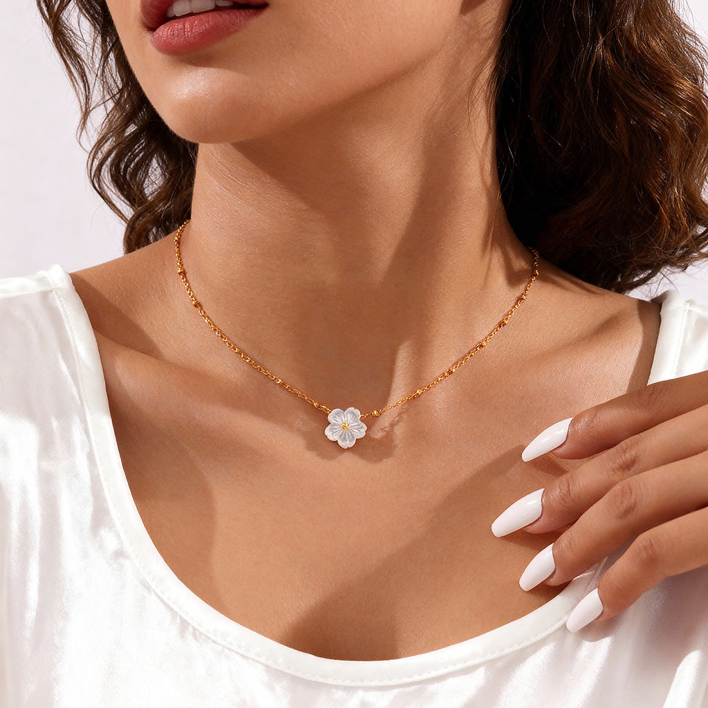 White Sea Shell Flower Pendant Charm Necklaces